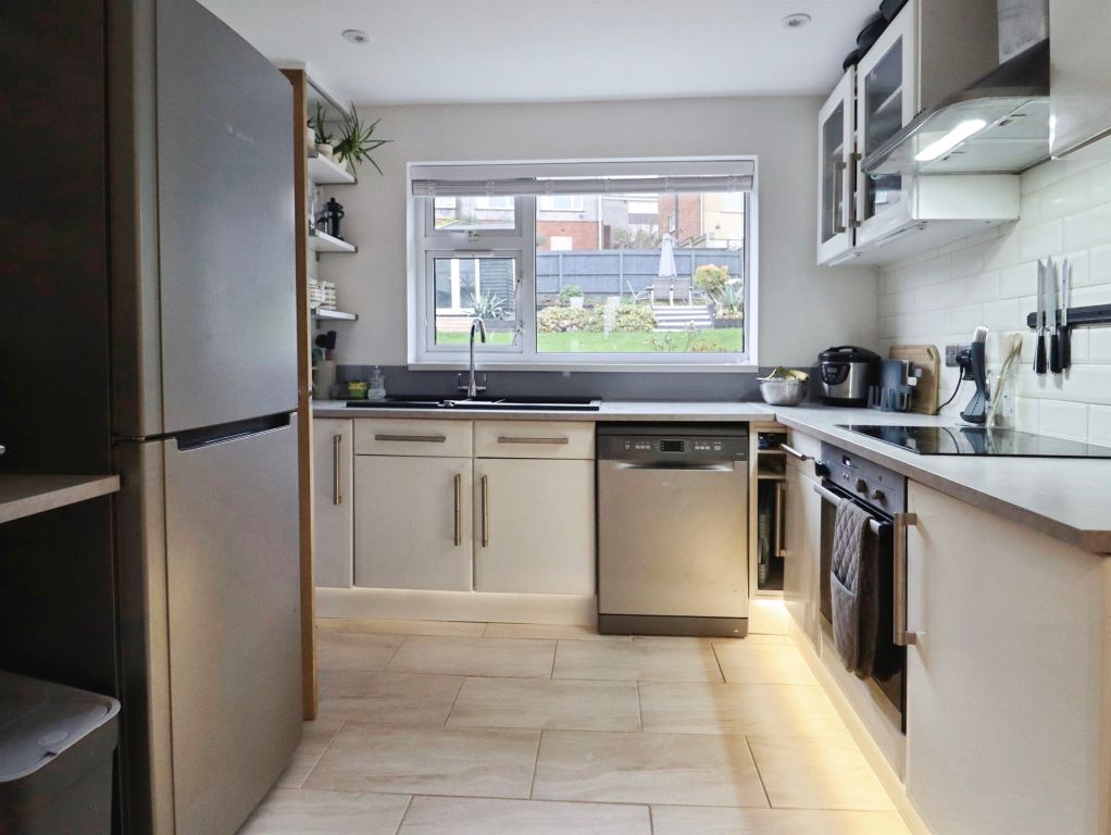 Property photo 3 of 27