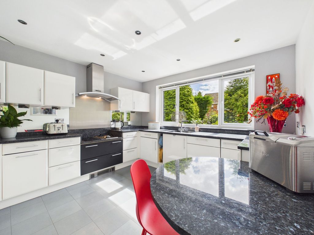 Property photo 3 of 25 Breakfast Kitchen
