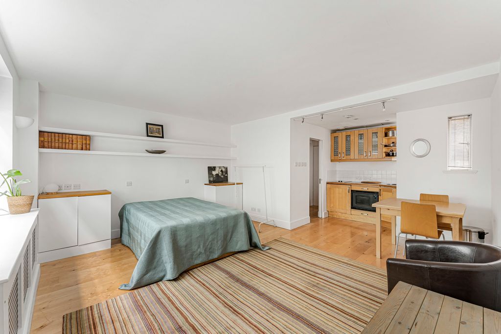 Property photo 1 of 12 Studio