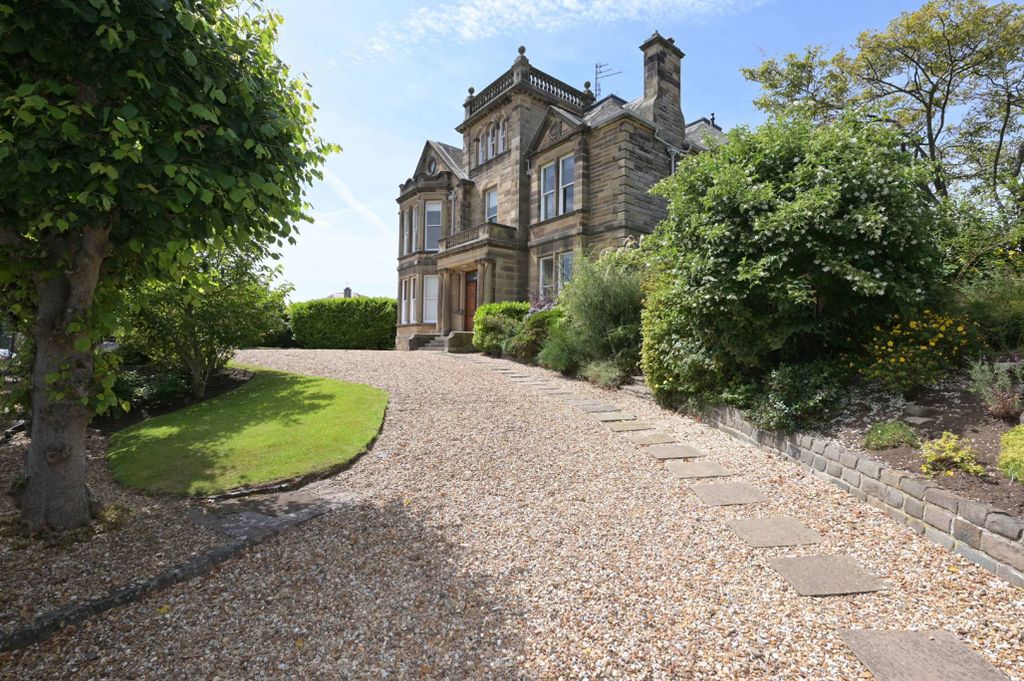 Property photo 1 of 27