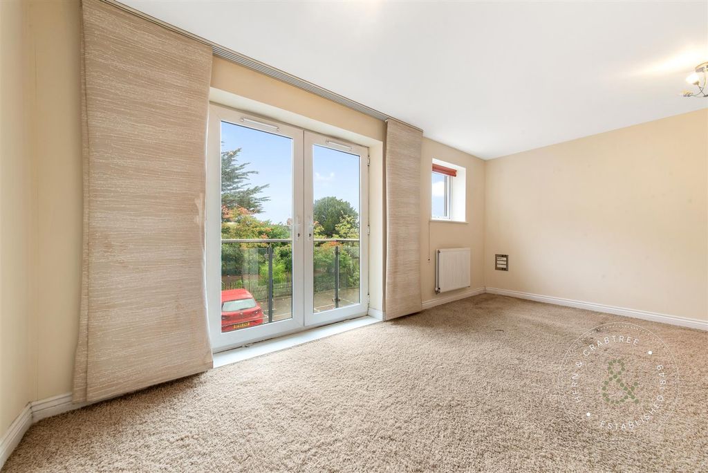 Property photo 3 of 15 Clive-Hall-Court-09.Jpg
