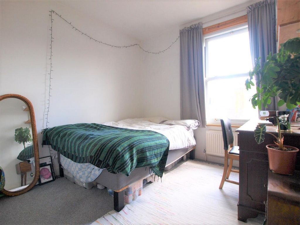 Property photo 2 of 7 Bedroom