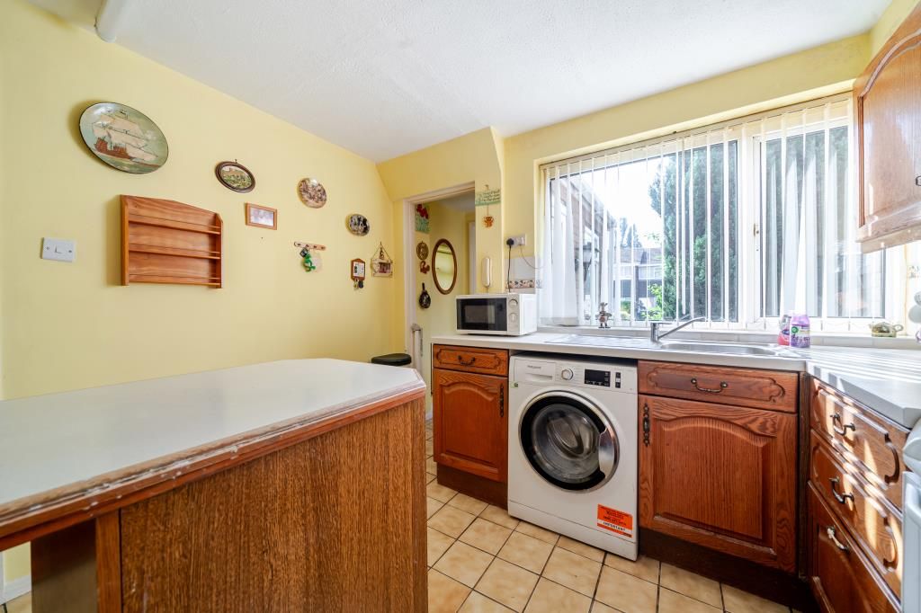 Property photo 3 of 19 Kitchen