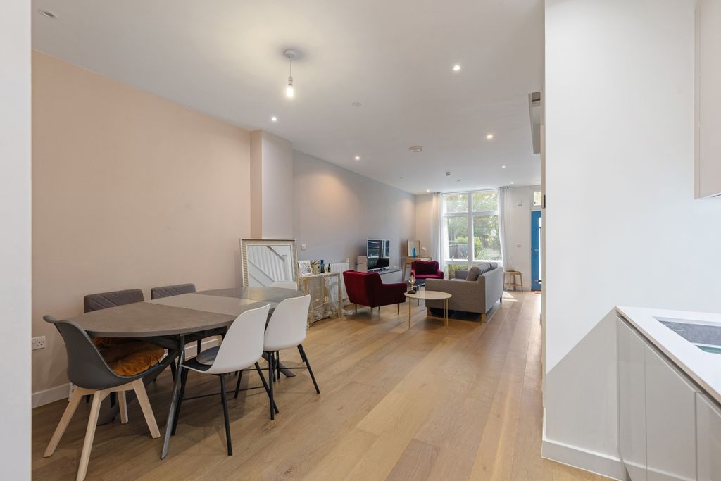 Property photo 3 of 16 094A7492