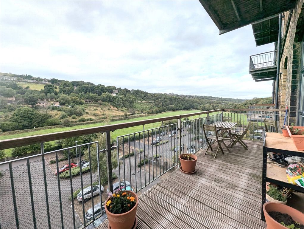 Property photo 2 of 20 Balcony