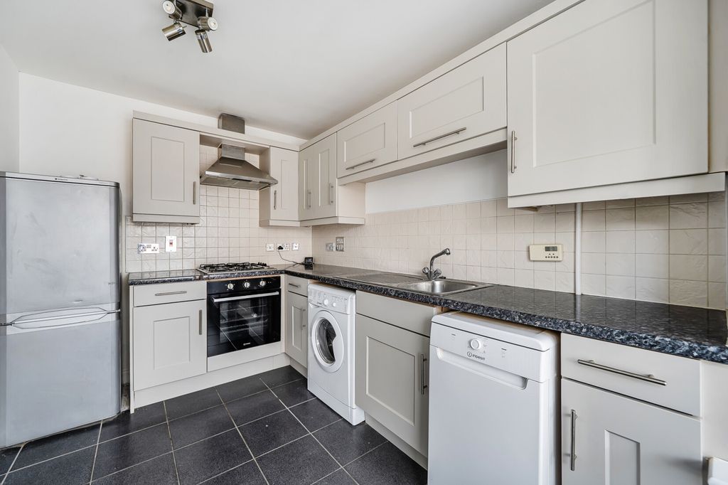 Property photo 2 of 25 Kitchen