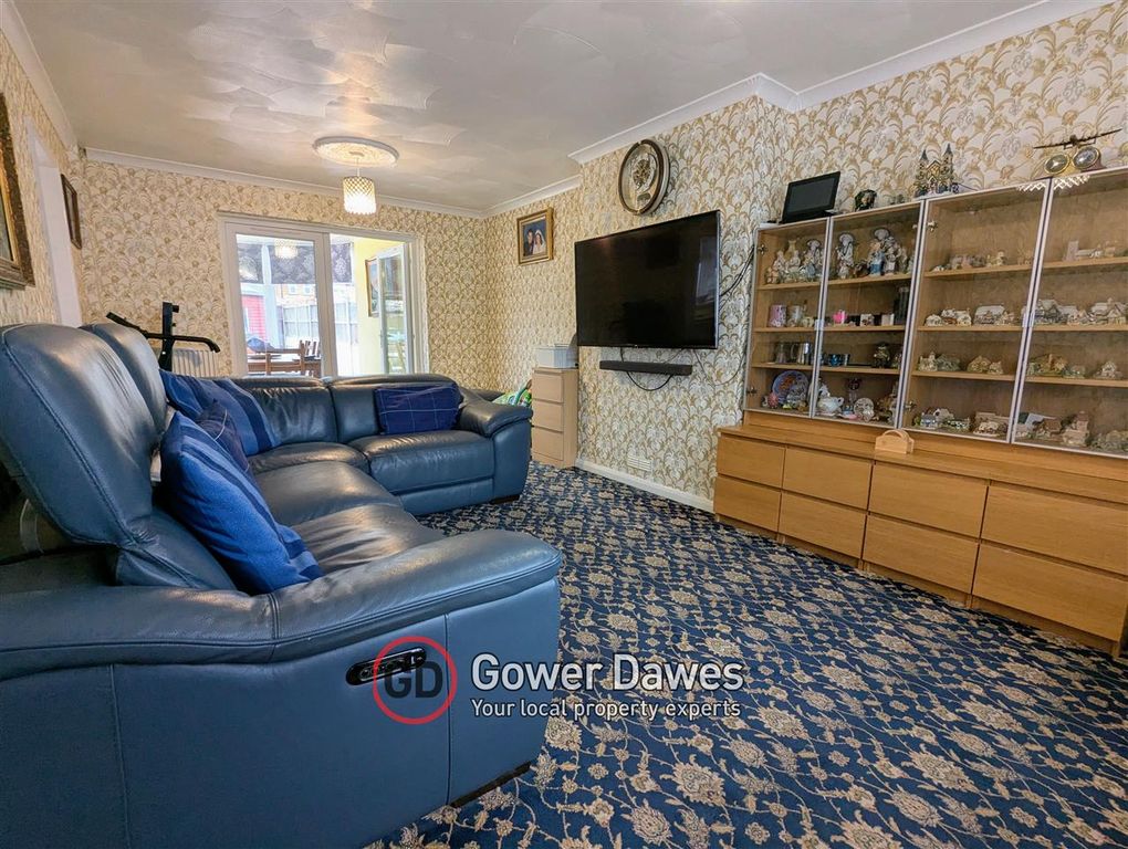 Property photo 3 of 14 Lounge