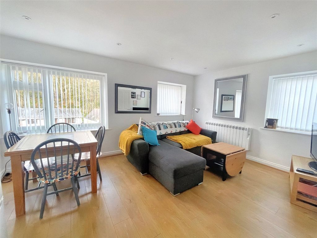 Property photo 2 of 11 2 - Picture No. 19
