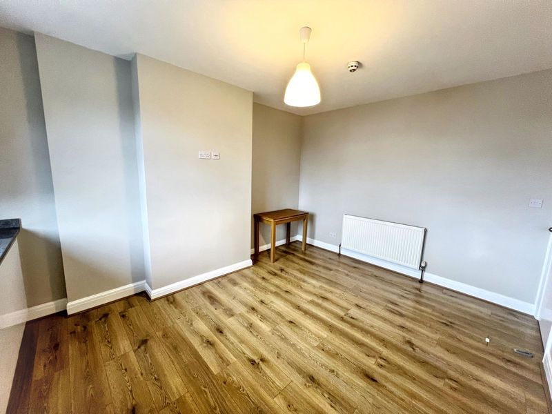 Property photo 3 of 12 Photo 4