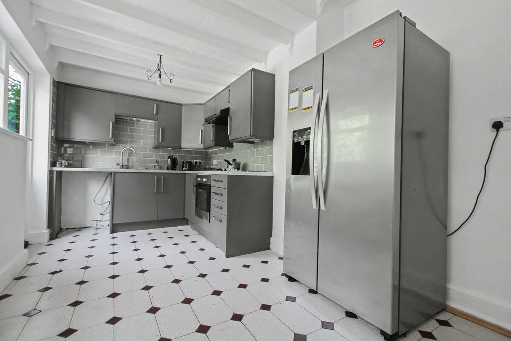 Property photo 2 of 12 Kitchen