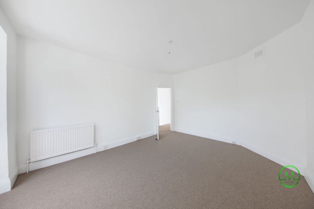 Property photo 3 of 13 Gallery