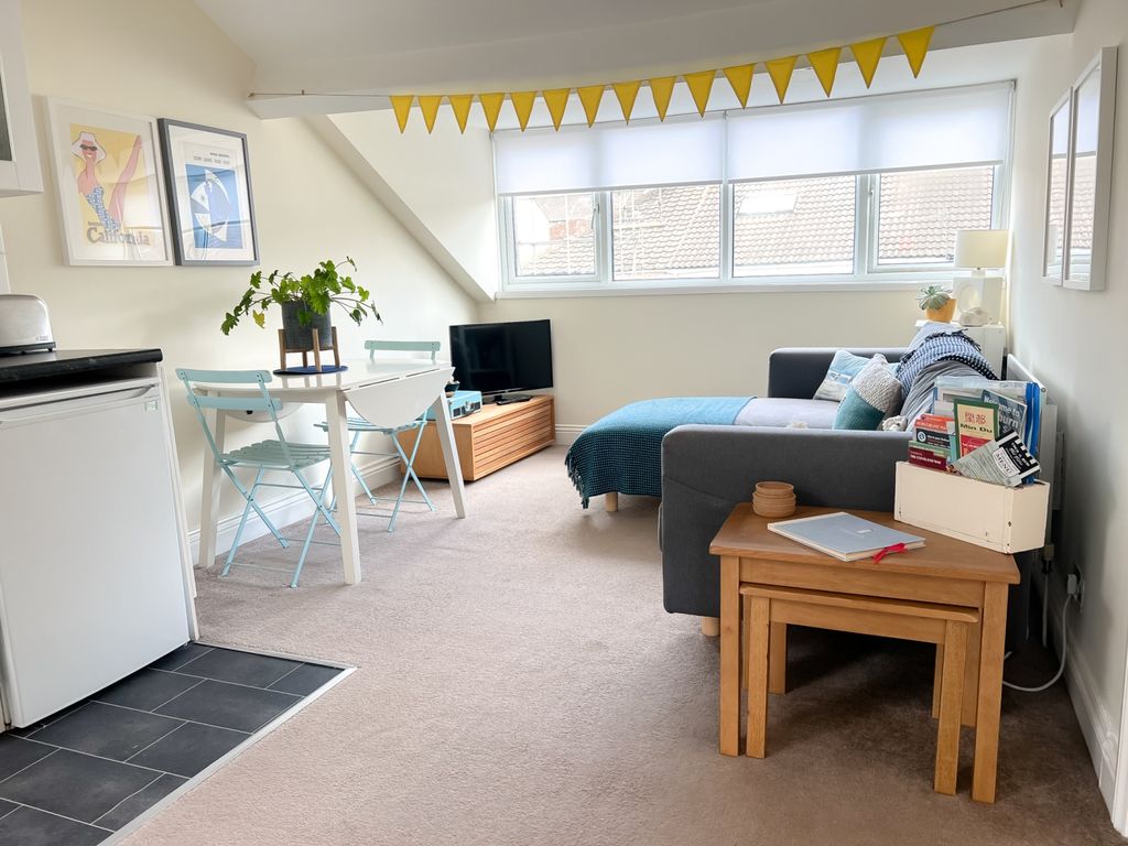 Property photo 3 of 17 Coral Saltburn-8