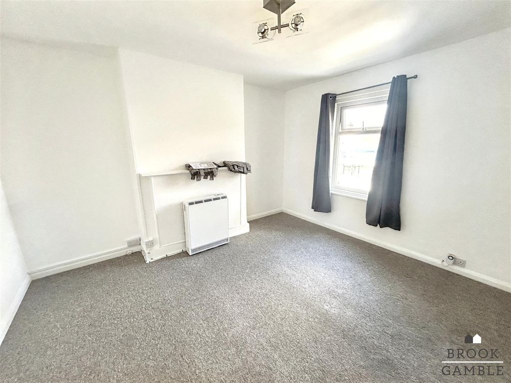 Property photo 3 of 9 01323 438506