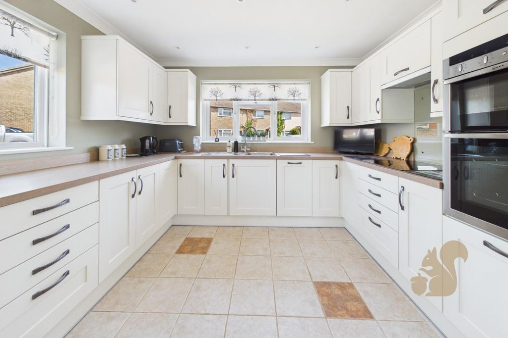 Property photo 3 of 18 Kitchen