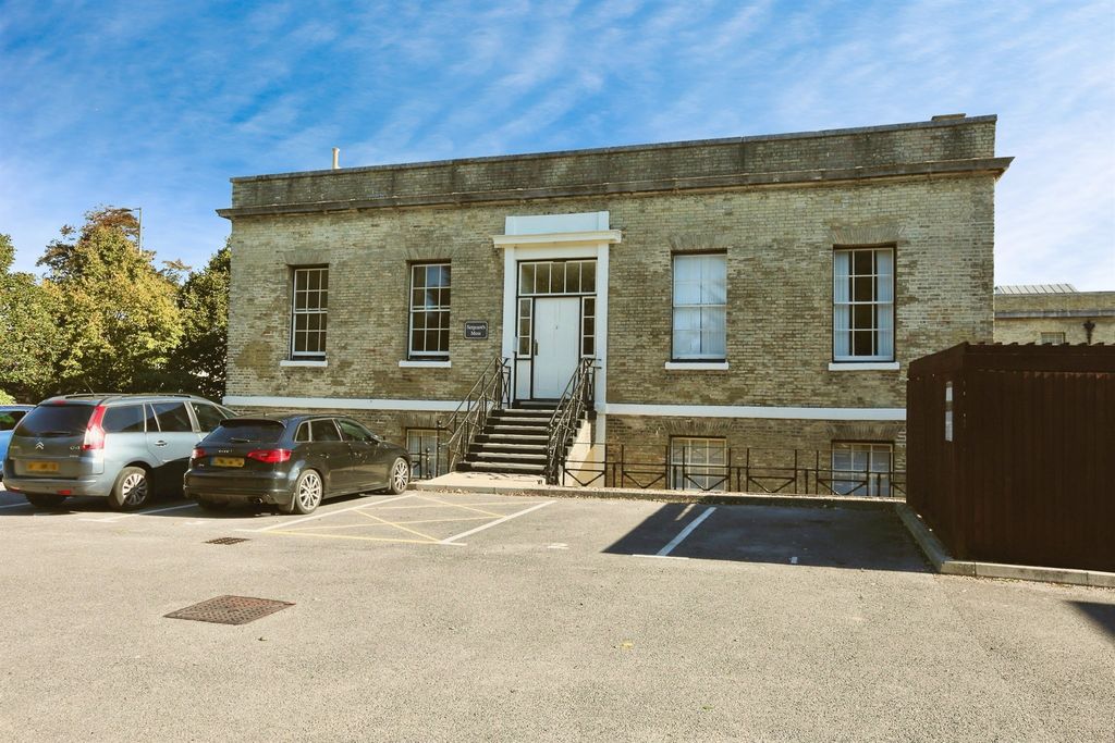 Property photo 2 of 9