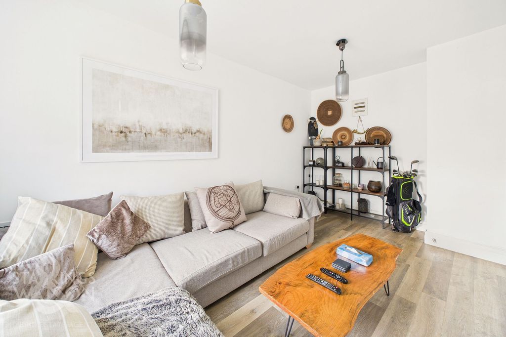 Property photo 2 of 22