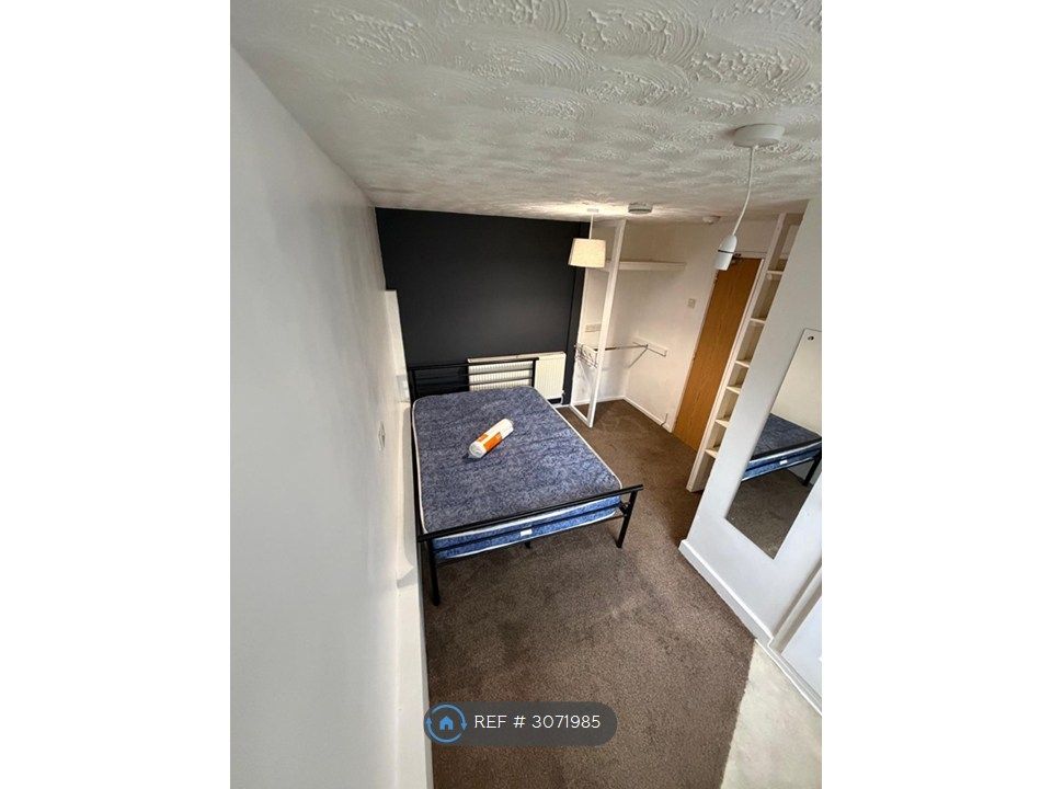 Property photo 3 of 12 Double Bed
