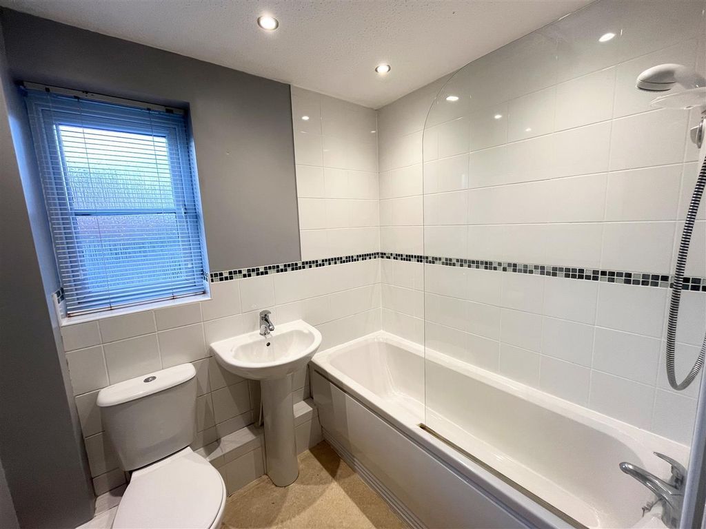Additional image 4 of 2 bed flat to rentHowty Close, Wilmslow SK9