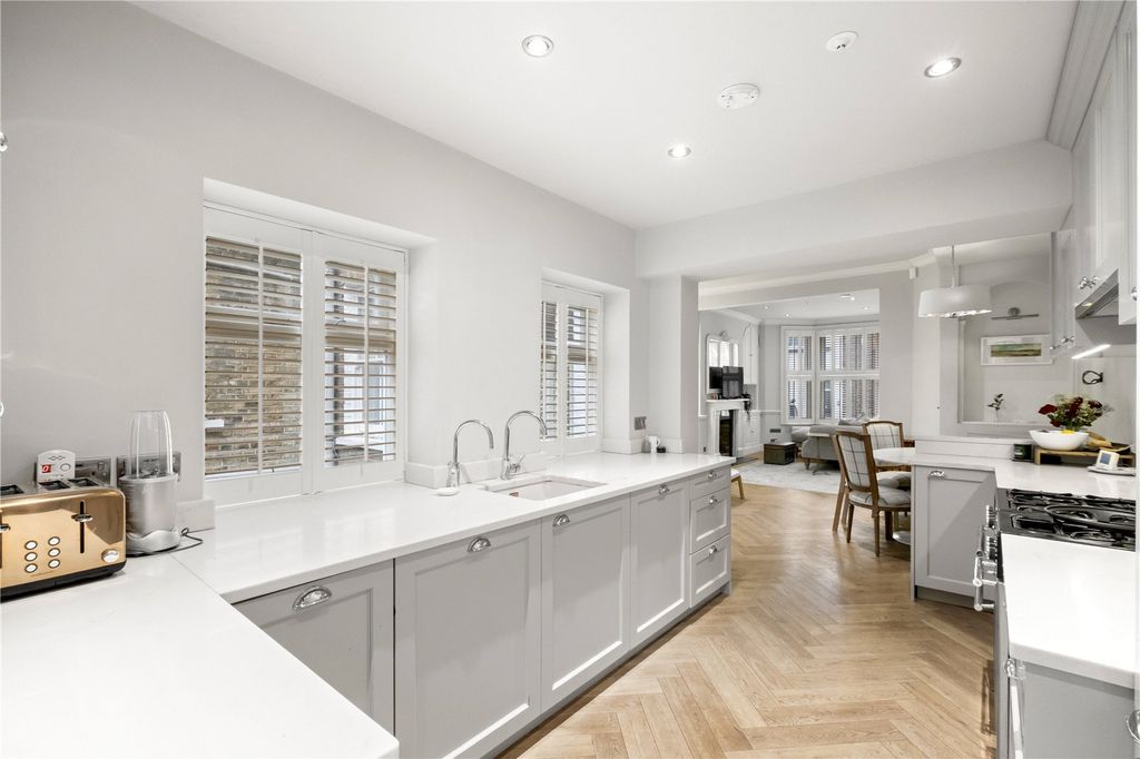 Property photo 3 of 15 Kitchen