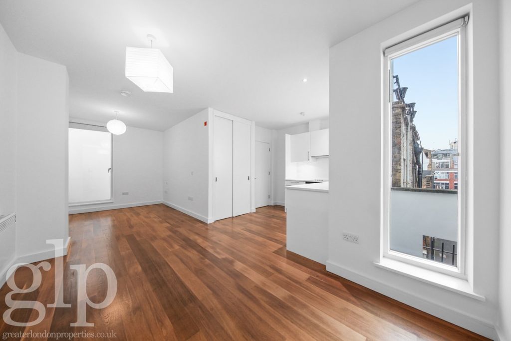 Property photo 1 of 14 952721