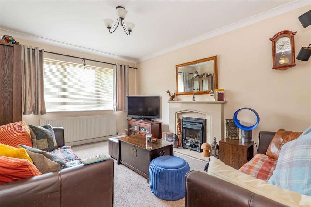 Property photo 2 of 30 Lounge