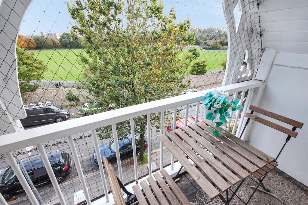 Property photo 3 of 10 Balcony