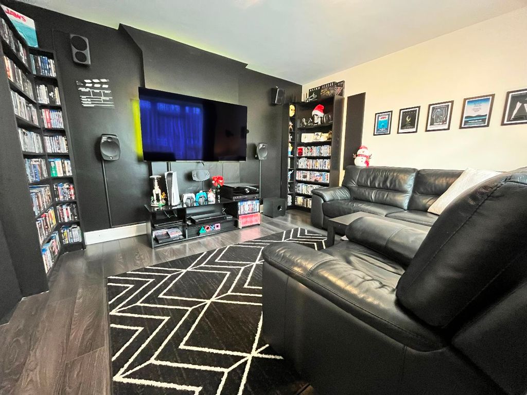 Property photo 3 of 8