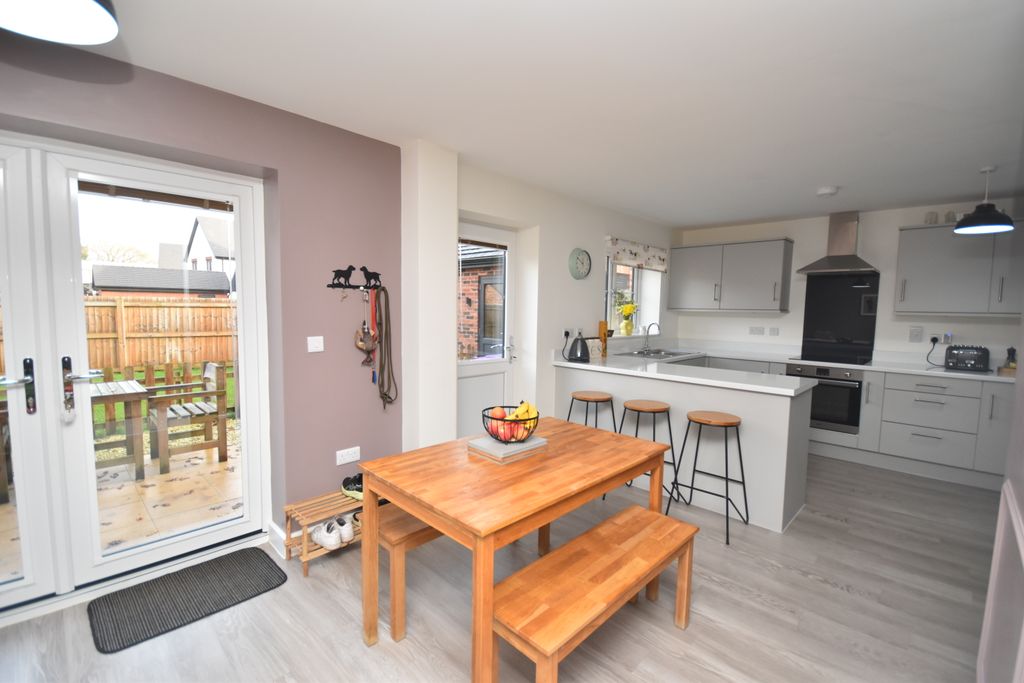 Property photo 2 of 15 Kitchen/Diner