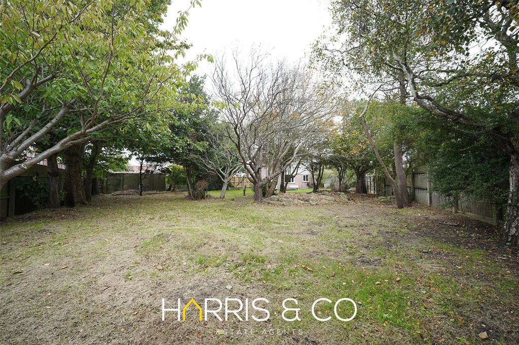 Property photo 2 of 16 Picture No. 12