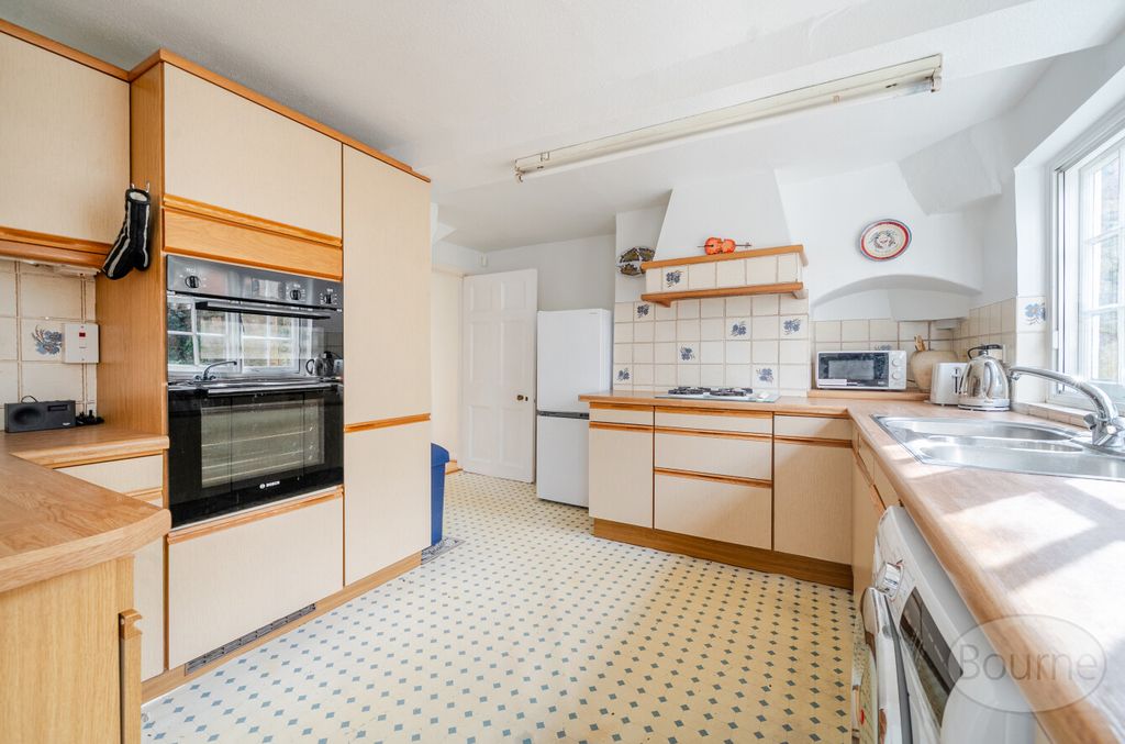 Property photo 3 of 18 F36Cdf99-Faaf-49c...