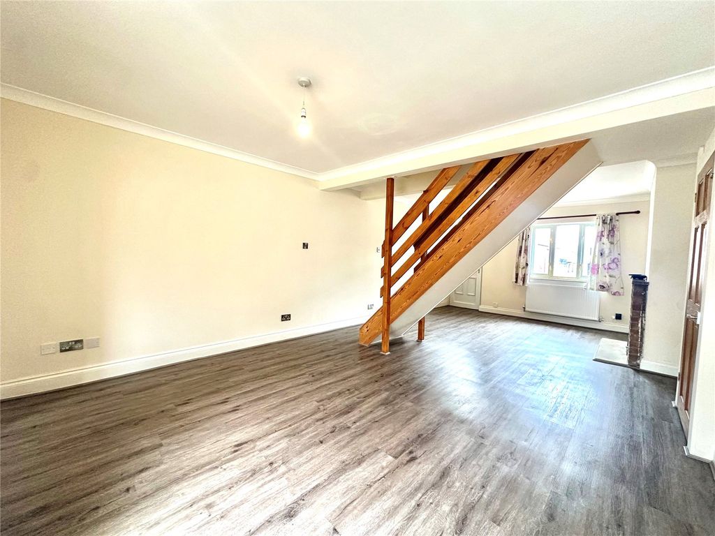 Property photo 3 of 11 Picture No. 18