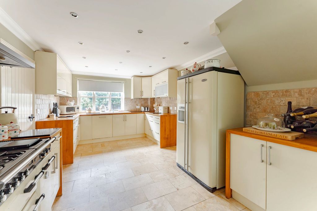 Property photo 3 of 24