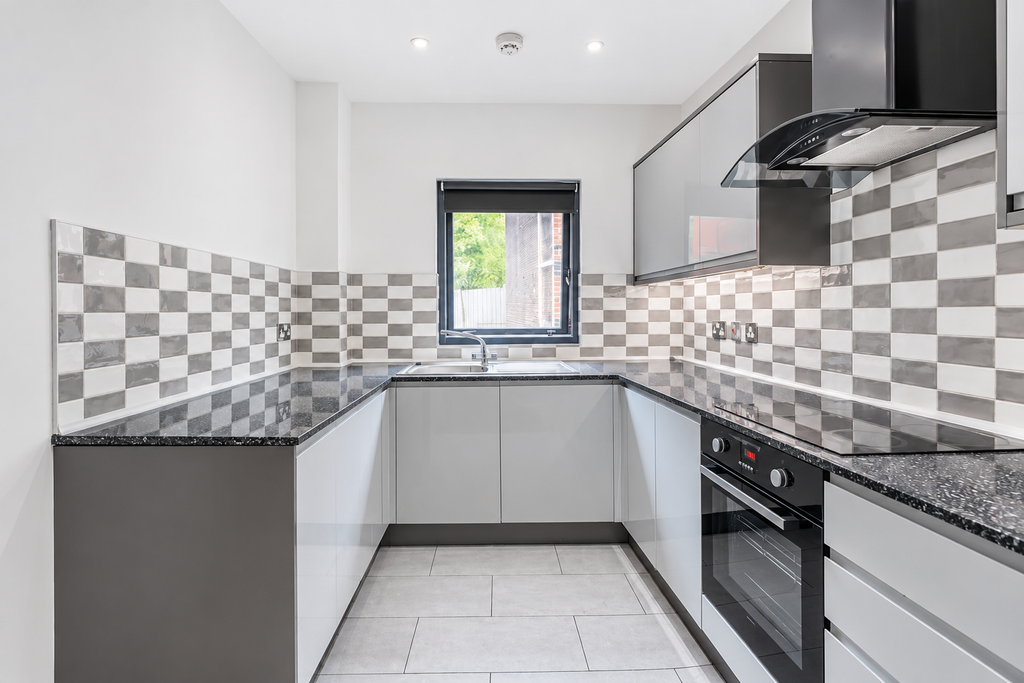 Property photo 1 of 5 2 Bed End Terrace To Rent Framfield Road, London W7.
