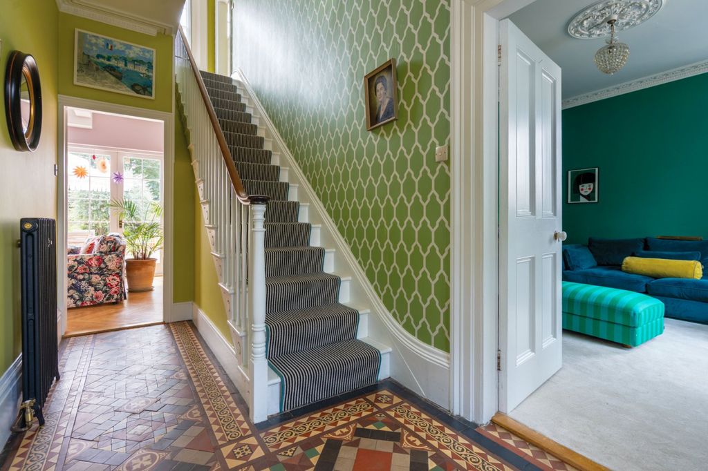 Property photo 2 of 23 Entrance Hall
