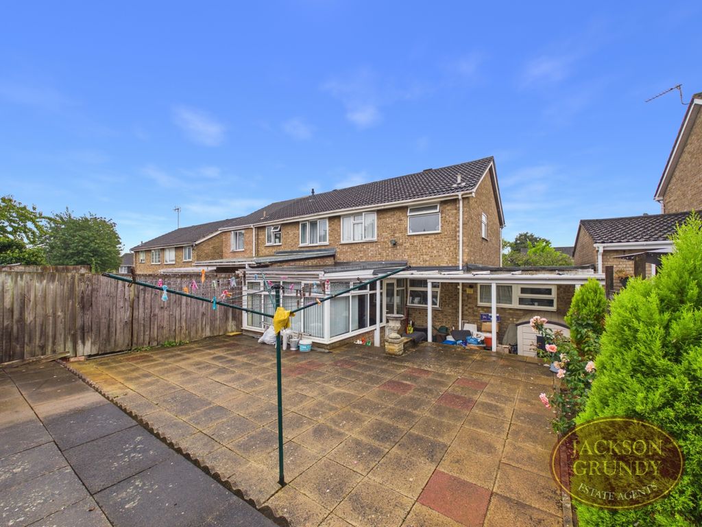 Property photo 2 of 19 East Mead Court