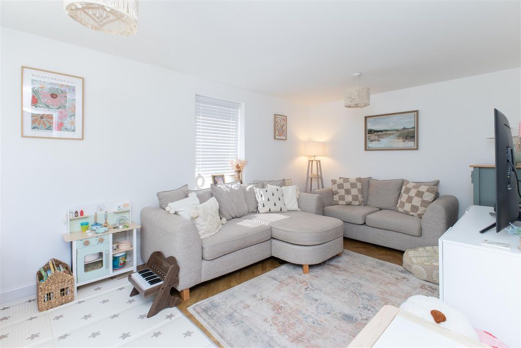 Property photo 2 of 19 Stewartclose(22).Jpg