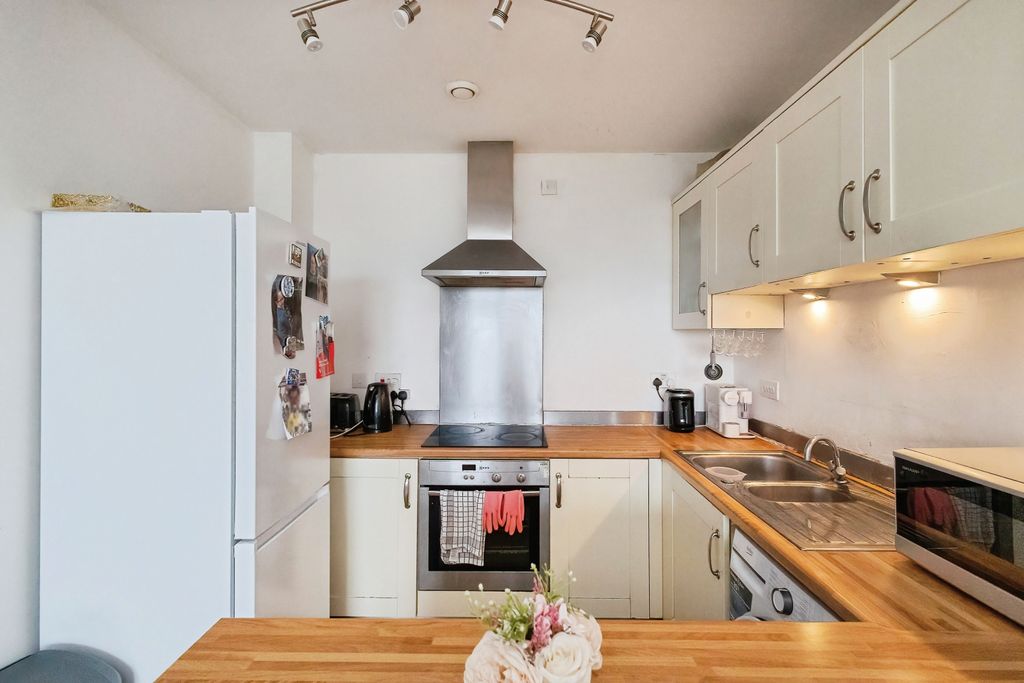 Property photo 3 of 14 Kitchen