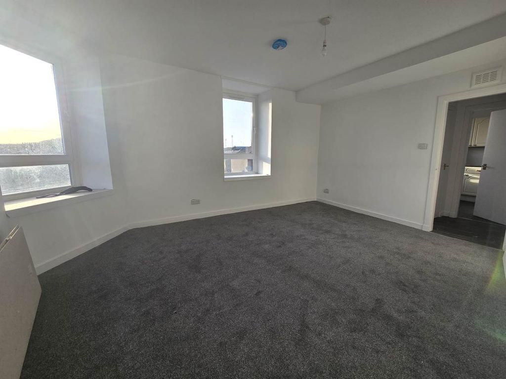 Property photo 2 of 6 20260928_173157