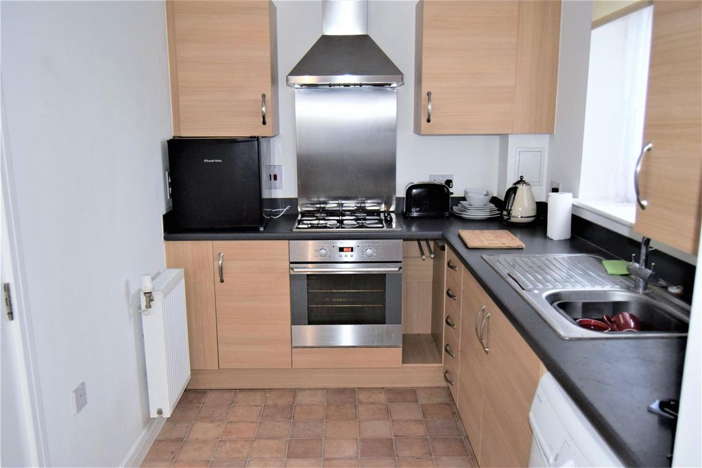 Property photo 2 of 6 Kitchen