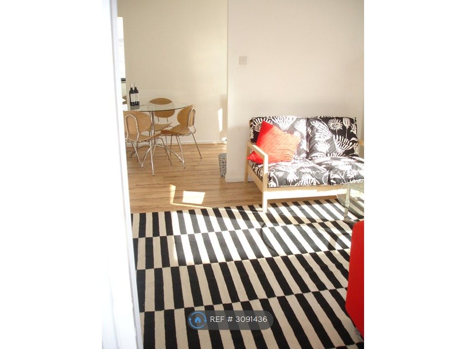 Property photo 1 of 25 Light Bright Living Room