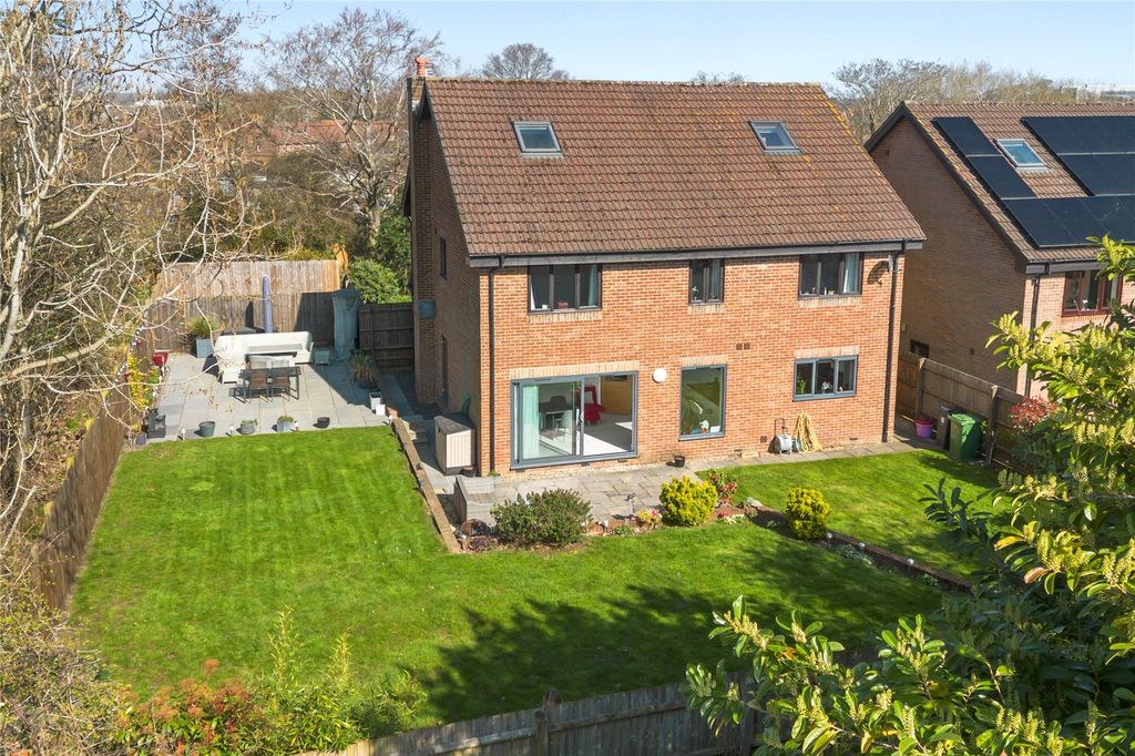 Property photo 1 of 29 Picture No. 03