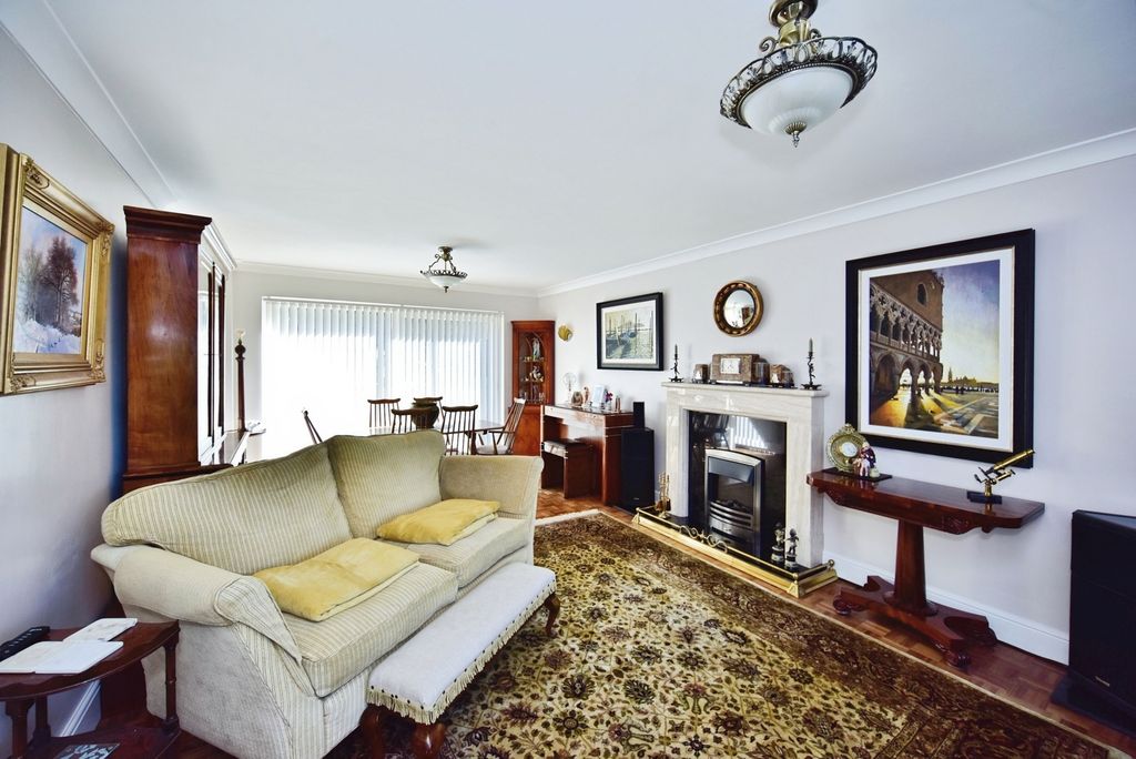 Property photo 3 of 19 Pbox-Img.Jpg