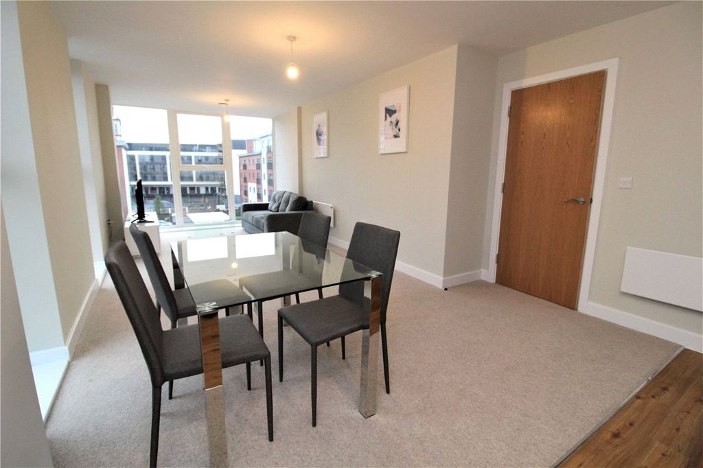 Property photo 3 of 10 Lounge