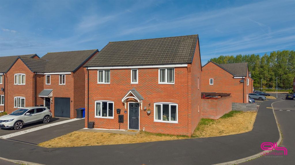 Property photo 2 of 30 Upton Drive, Stretton (1).Jpg