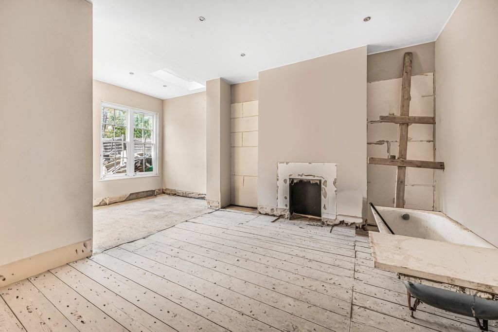 Property photo 3 of 21