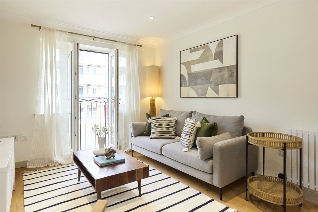 Property photo 1 of 18 Reception Room