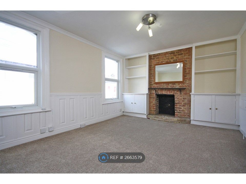 Property photo 2 of 11 Lounge