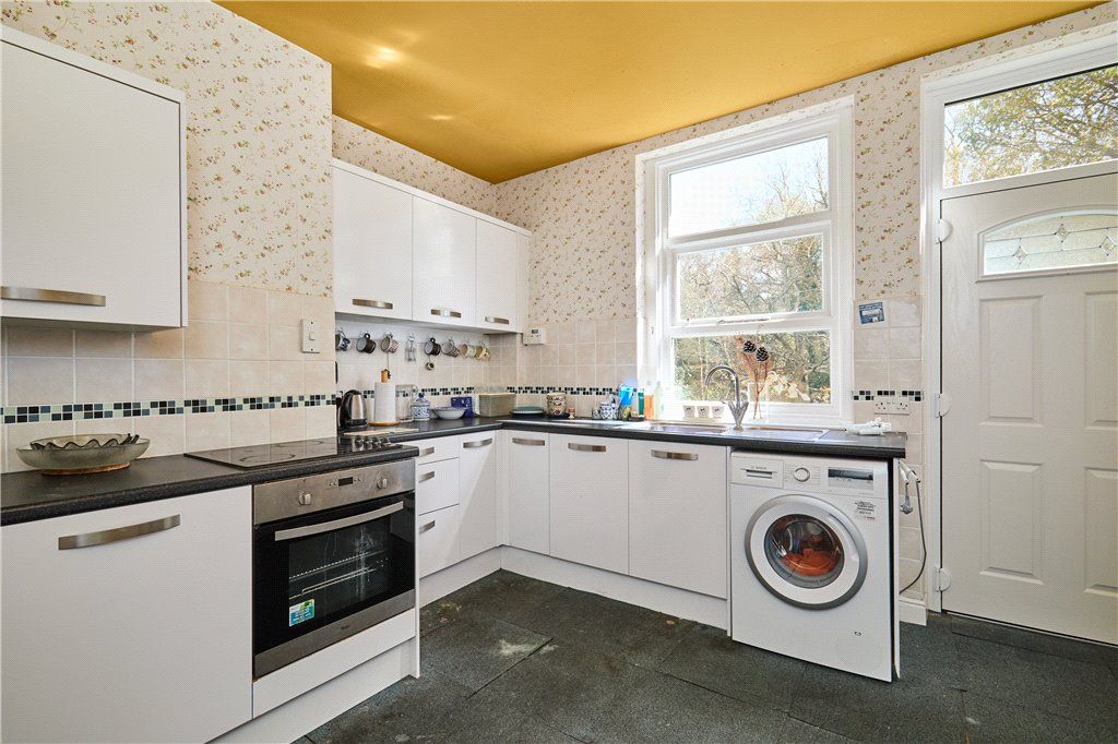 Property photo 3 of 12 Kitchen