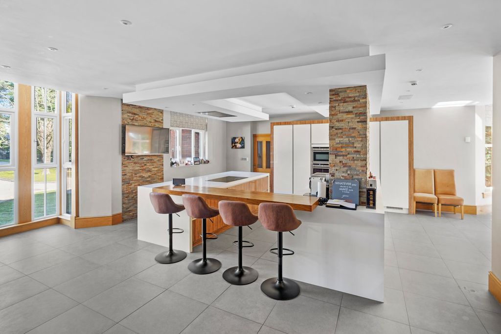 Property photo 3 of 49