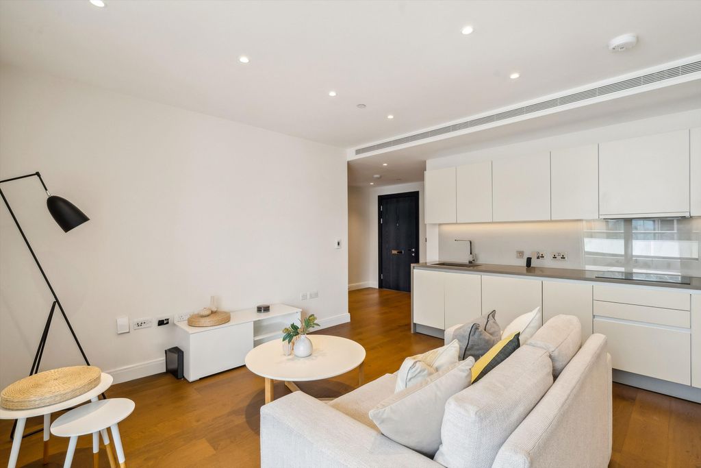 Property photo 3 of 17 Image